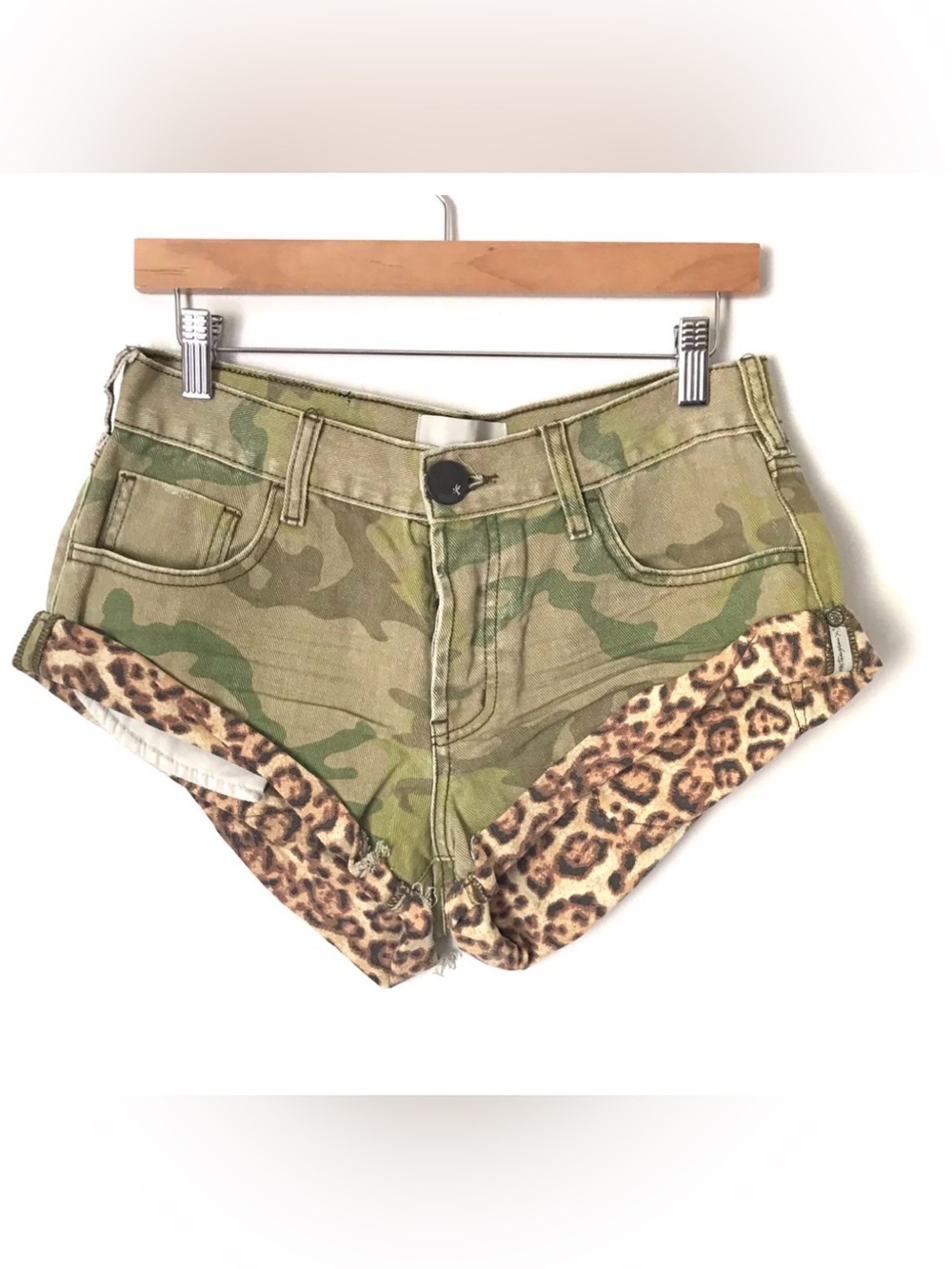 ONETEASPOON CAMO ANIMAL PRINT DENIM SHORTS size 27